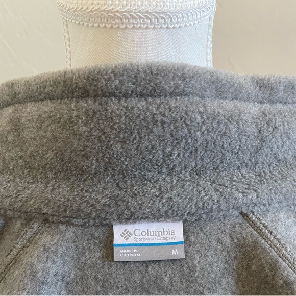 Columbia jacket, Size Medium, Color: Gray - Picture 3 of 3